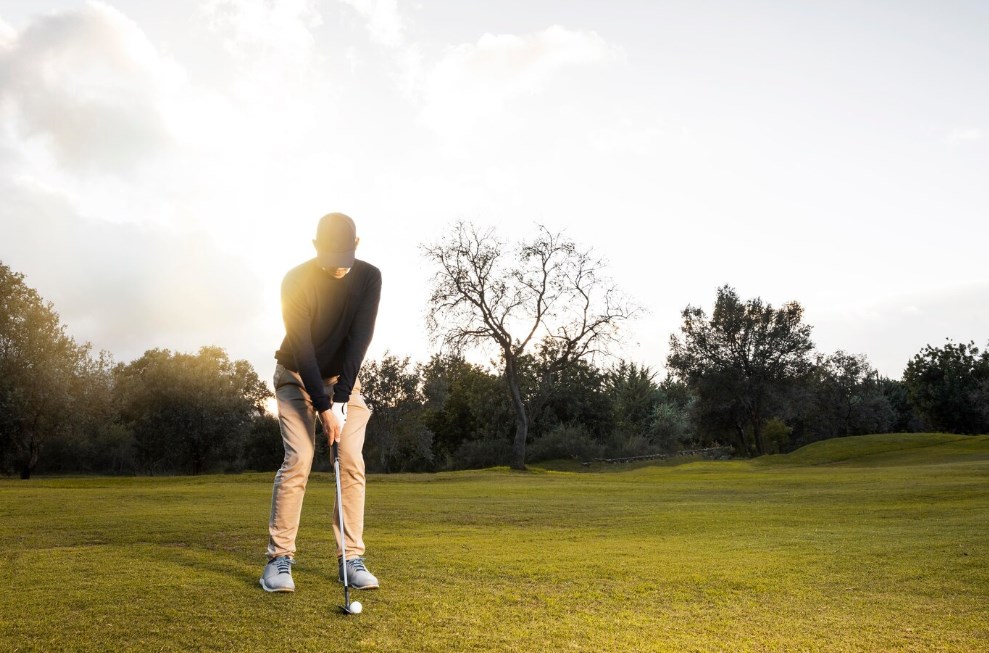 Mastering the Art of Chipping with a Precision Wedge